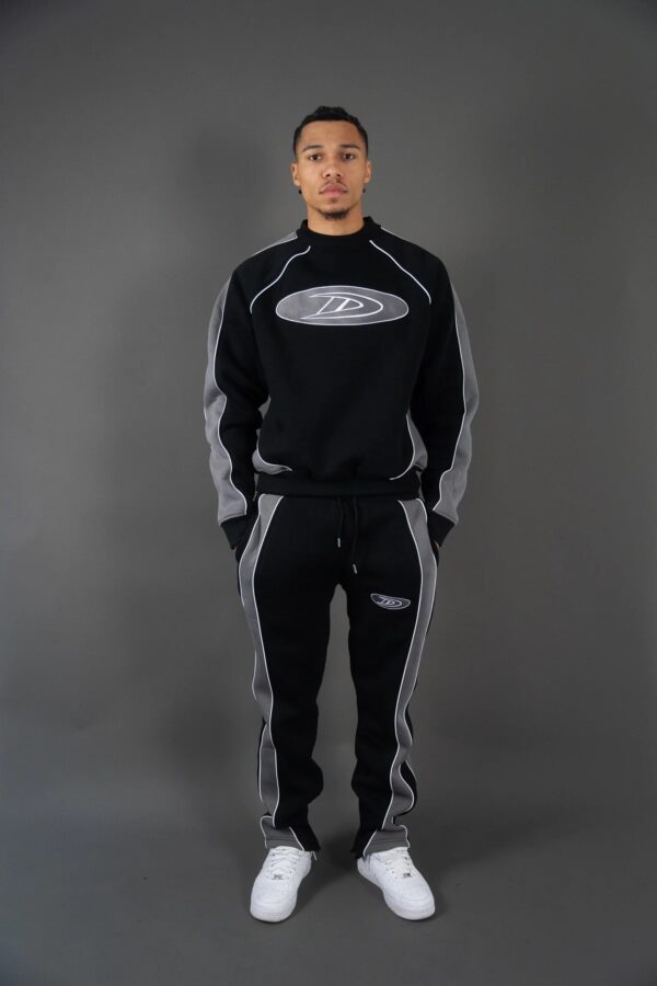 ENSEMBLE  (D) BLACK GOOD